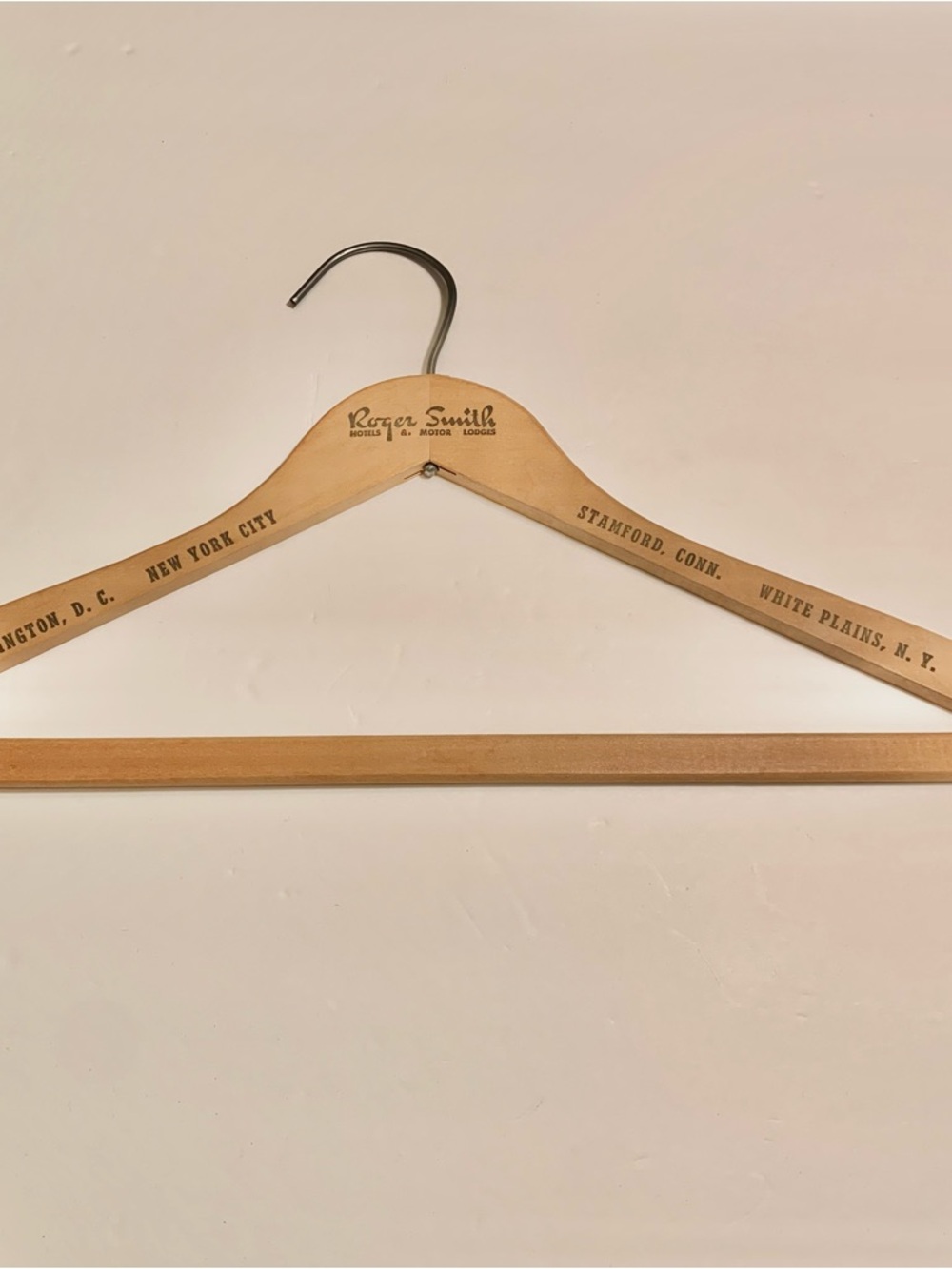 Vintage Roger Smith Hotels & Motor Lodges Wooden Clothes Hanger